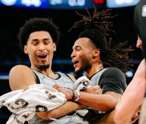 开云体育-双子星闪耀！哈珀卡斯尔同场砍25+：比肩杜兰特韦少