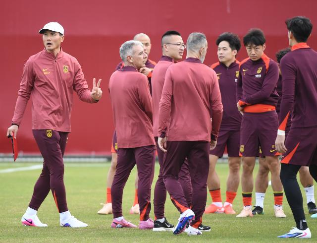 1769526997852063856.jpg (体育)(5)足球——国足在广东集训XxjpseC000158_20260105_PEPFN0A001.jpg